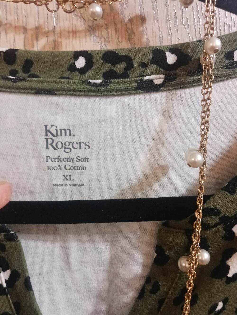 3/$20 💰 Kim Rogers Pullover Olive Green Zebra Leopard-Spot Casual Top XL Cotton - Picture 4 of 7